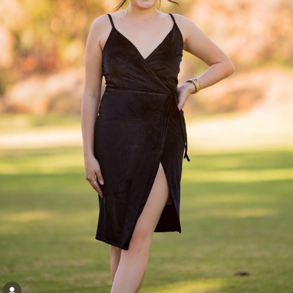 Re:Named Black Velvet Wrap Spaghetti Strap Mini Dress Size S - Picture 1 of 4
